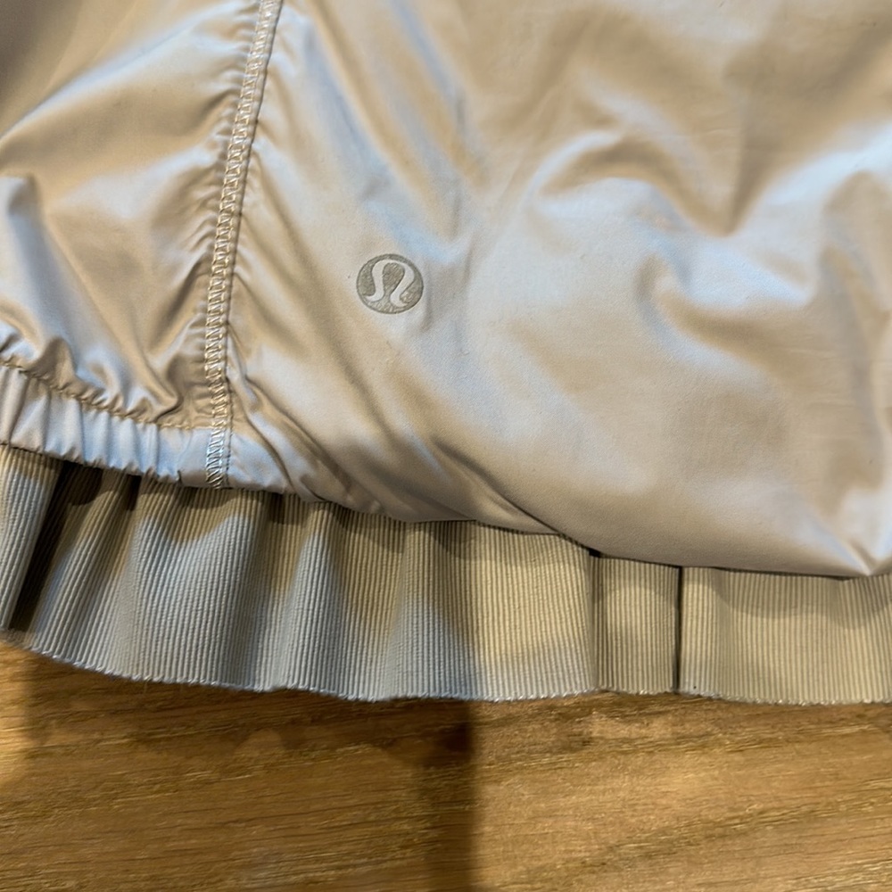 LIKE NEW LULULEMON Spring fling ruffled puffy windbreaker jacket size 4 - Picture 8 of 9